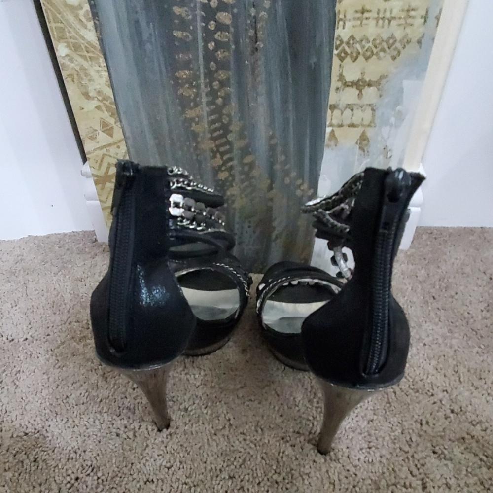 Shoes - Picture 3 of 4